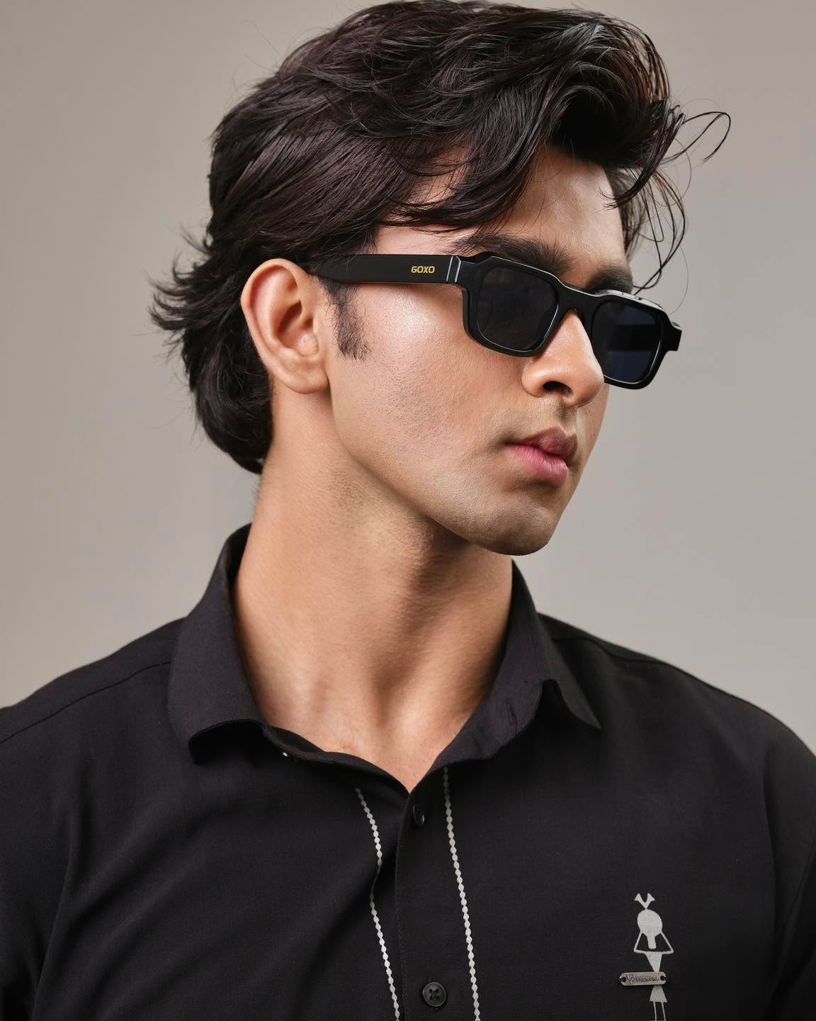 Revisits classic Black Sungalss